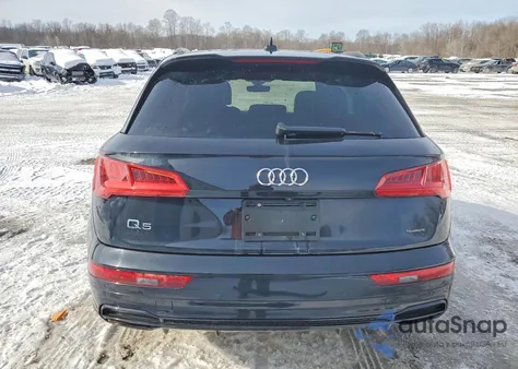 2020 Audi Q5 Titanium Premium Plus z USA, uszkodzony, nr VIN WA1ENAFY4L2101460